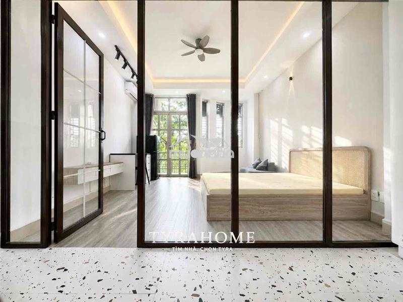 Ch 🔥🔥 1pn tách bếp rộng hơn 50m2 balcon ngay gần cây xăng lê văn sỹ