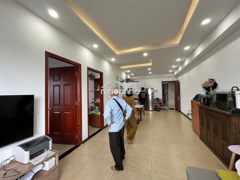 Gia đình cần bán căn hộ 2pn có sổ hồng chỉ 2,4 tỷ