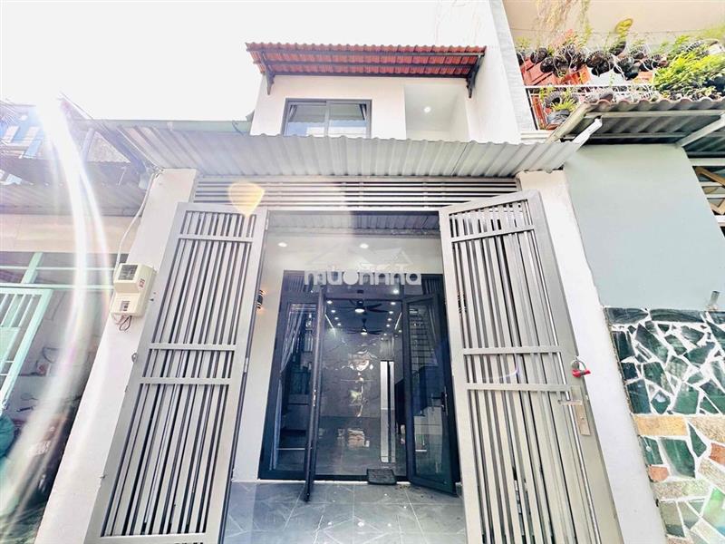 Nhà phố 5m x 14m có pn tầng trệt hẻm thông xe hơi đường song hành