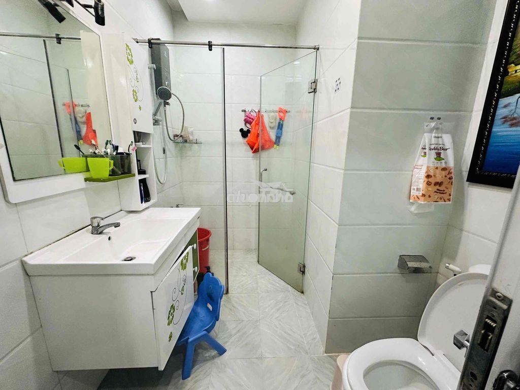 Gấp bán - căn góc đẹp ở ngay - chung cư thới an - 84m2 - 3pn - 3 balco - 4