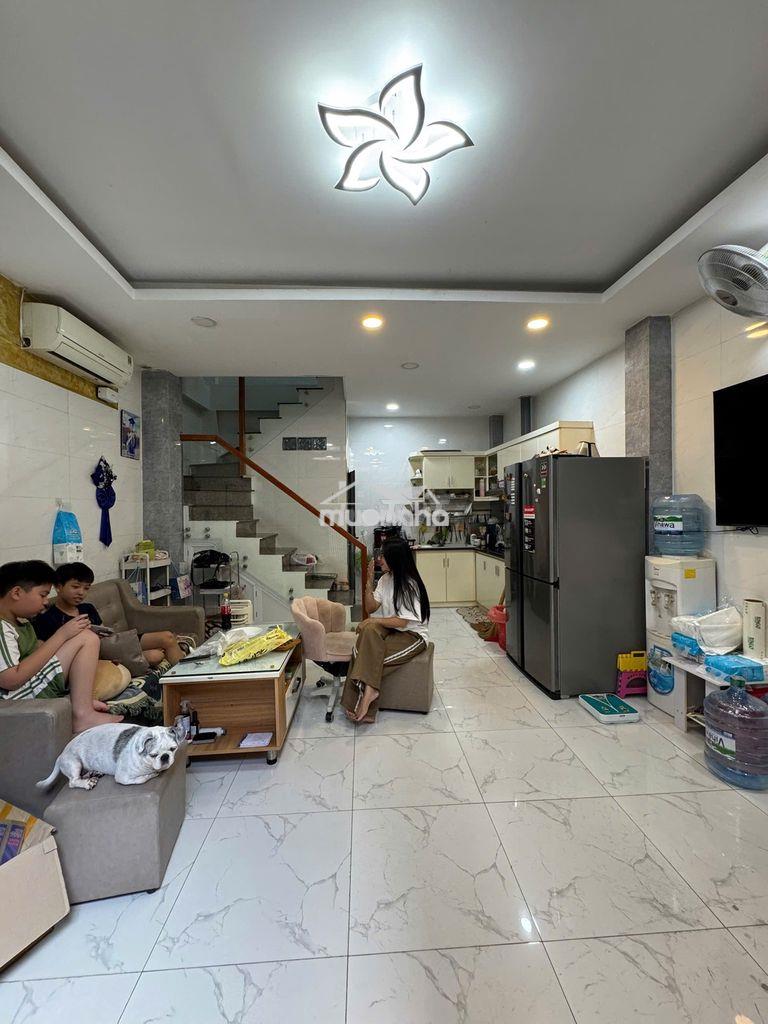 Nhà chính chủ - hẻm 3m thông sát mt - 31m2 ngang 4.6m, 5 tầng.