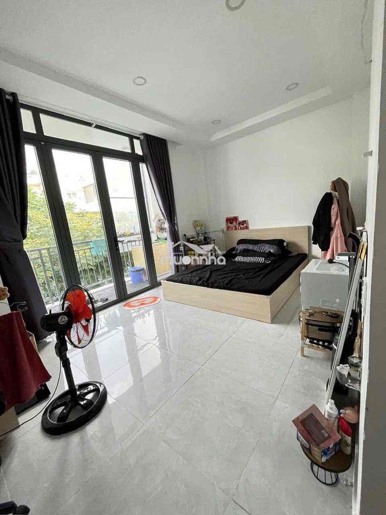 Ngay cổng trường văn lang - 3