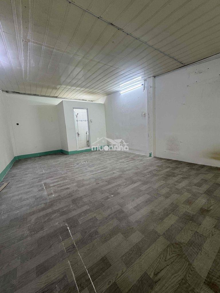 Cho thuê nhà nguyên căn,dt 4x14m . 1 lửng , 2 tolet . giá 7tr500 - 3