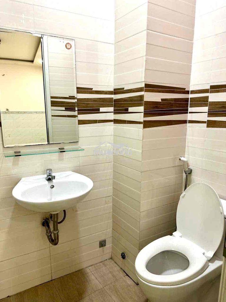 Cho thuê nhà nguyên căn q1 camettle hẻm xe hơi có sẵn máy lạnh - 3