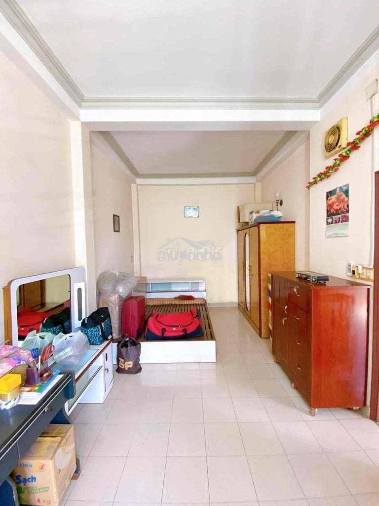 Chỉ 6,x tỷ, 70m2, 3 tầng, 1 sẹc, đh công nghiệp - 4
