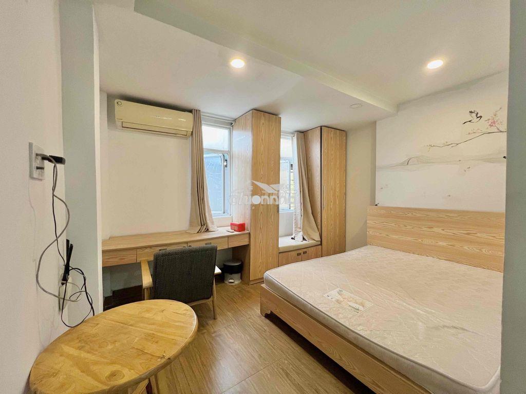 Trống lại siêu phẩm 1pn cửa sổ tách bếp ngay chân cầu ba son quận 1 - 4