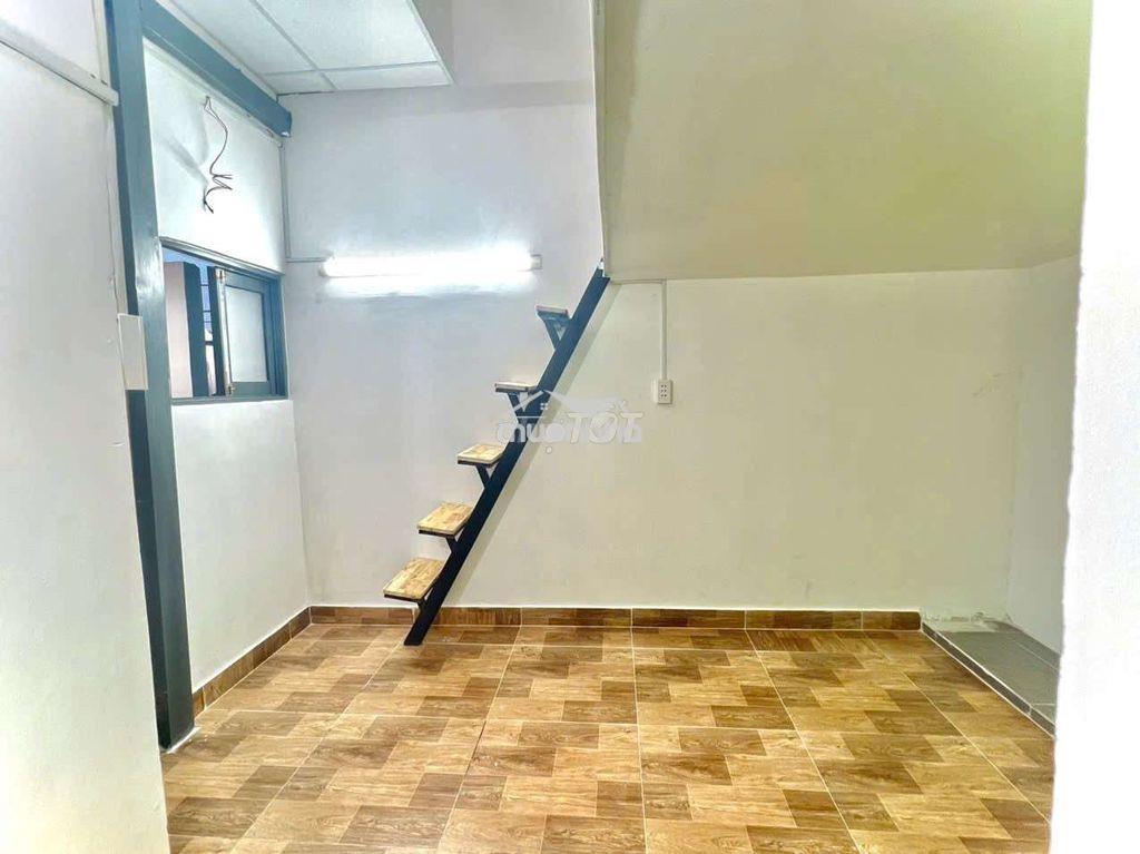 Phòng có gác rộng rãi ngay sát các trường đh lớn - Ảnh 3