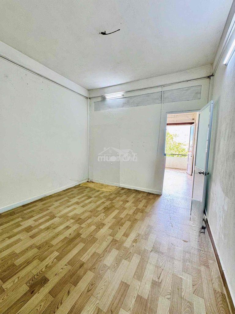 Căn hộ lầu 3- trung tâm quận - 3