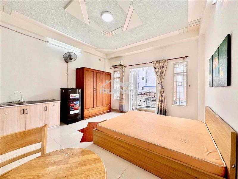 Cho thuê phòng ban công siêu thoáng full nội thất gần đại học kinh tế