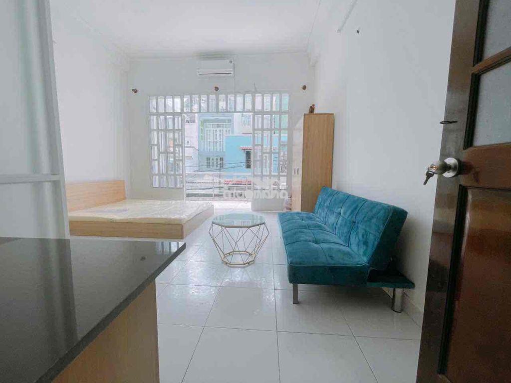 Phòng ban công lớn 30m2 âu dương lân kế sư phạm q5 - 4