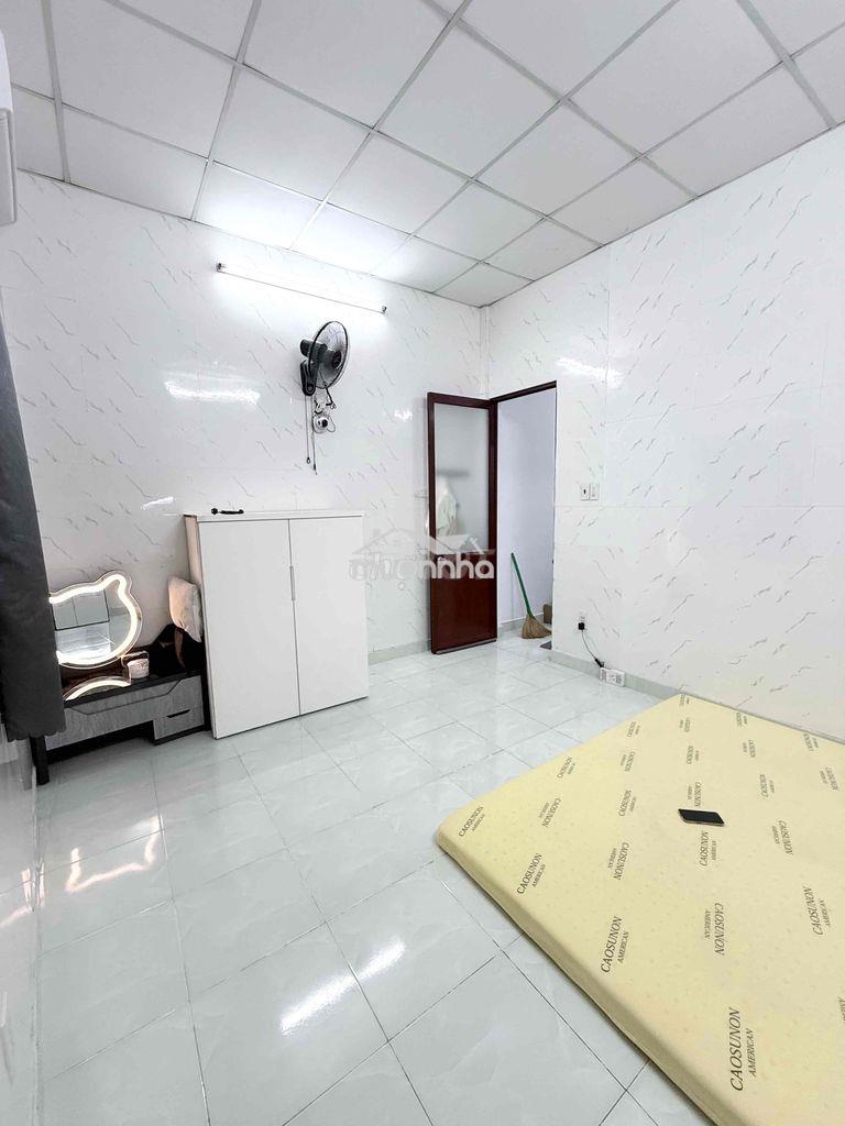 Cho thuê phòng có ban công thoáng tại ni sư huỳnh liên giá 3tr5 - 3