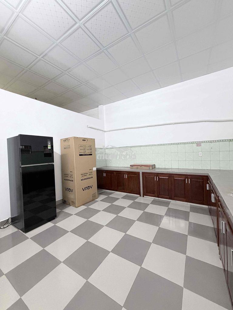 *Cho thuê nhà 2 tầng, đường nguyễn xí, gần hồ quý ly, giá thuê 11tr/th - 2