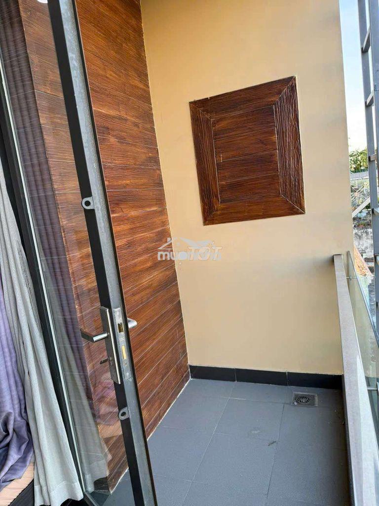 Studio bancol siêu thoáng gần nhà sách cây gỗ và trục đường 3 tháng 2 - 2