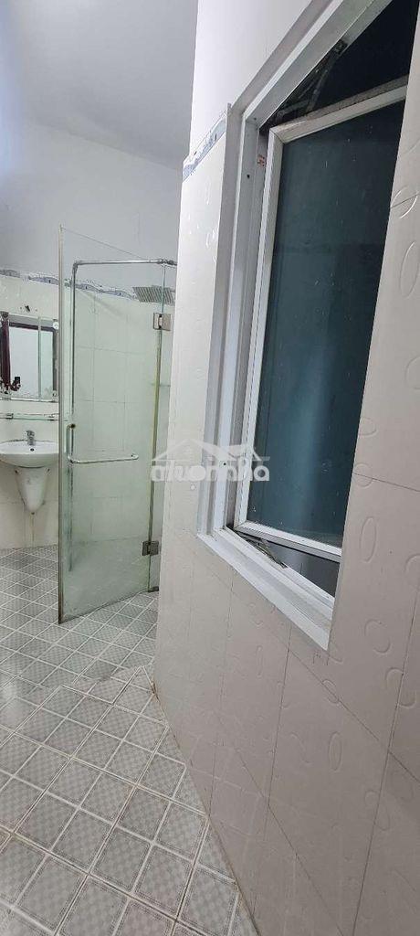 Phòng ngay cầu chử y,đối diện y tế cộng đồng, di chuyển các quận - 4