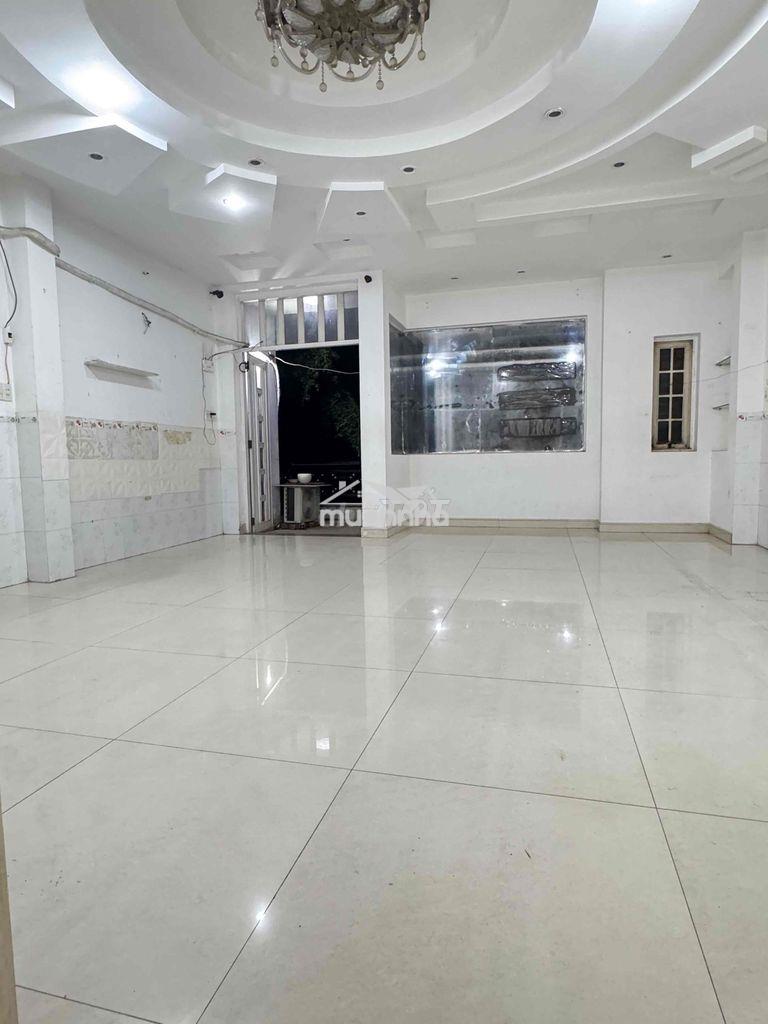 Phòng ban công ( 78m2 ) - máy lạnh - 1pn - 1wc