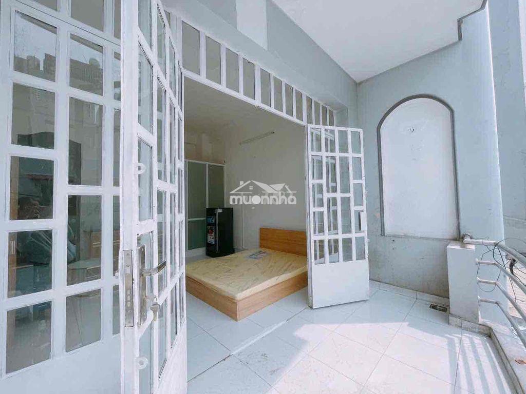 Phòng ban công lớn 30m2 âu dương lân kế sư phạm q5 - 2
