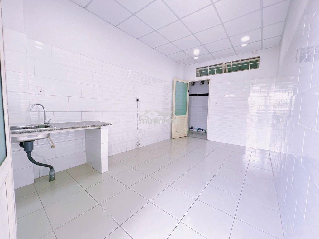 Ban công thoáng mát, máy giặt chung ngay ngân hàng, ngã tư tđ  - 2