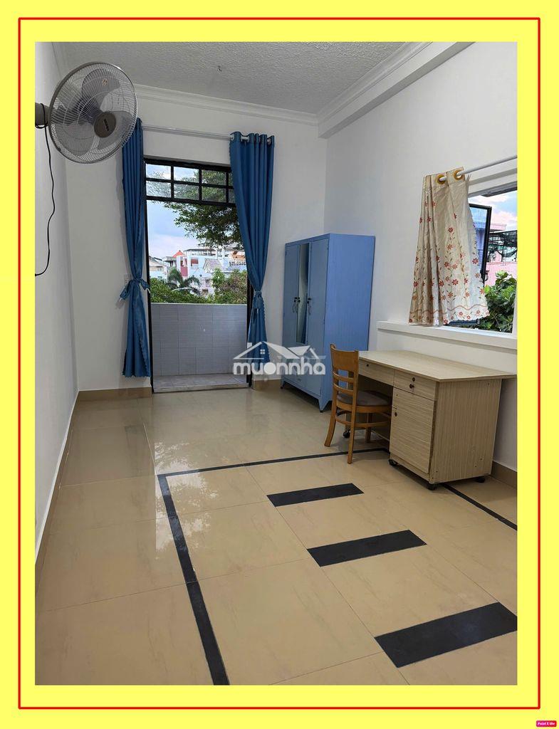 Phòng trong biệt thự bình lợi, có ban công, full nội thất