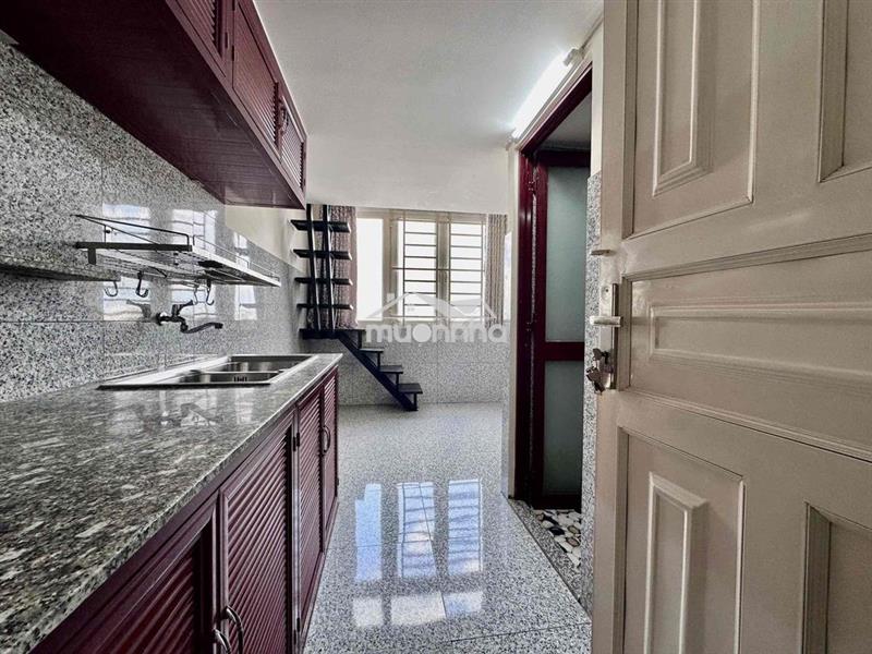 Duplex - cửa sổ trời - gần nttu - giảm 50% tiền nhà cho tân sinh viên