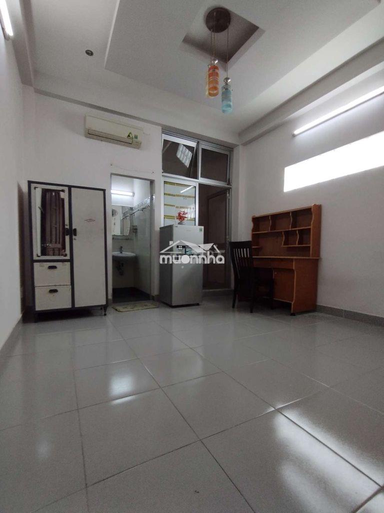 Phòng quận 10 ngay trung tâm sạch sẽ mới