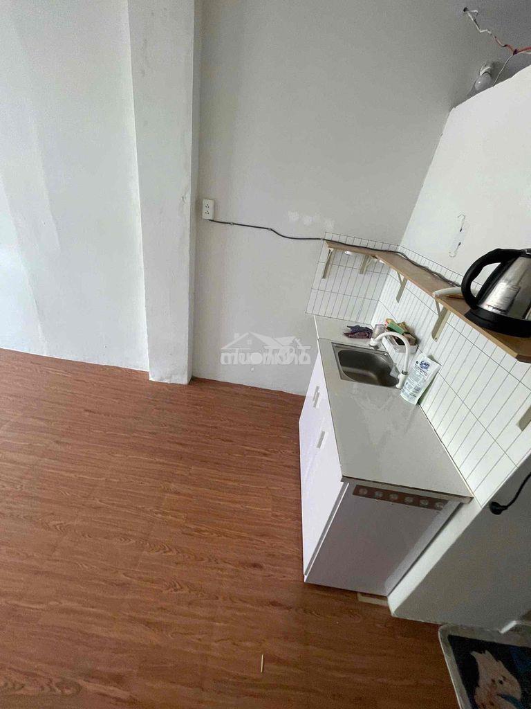 Cho thuê phòng vườn chuối q3 có wc riêng ban công - 3
