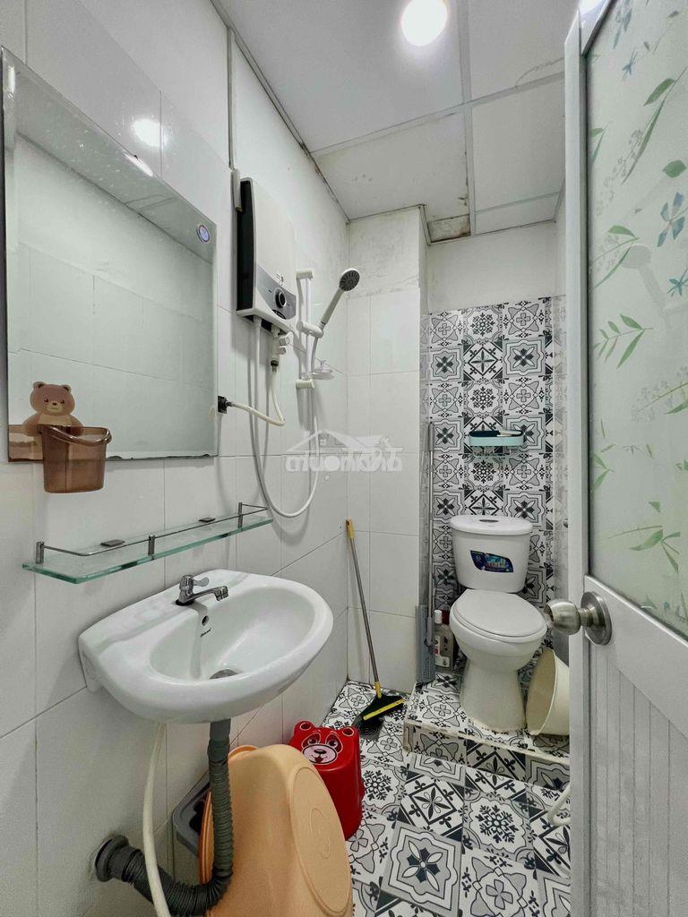 Cho thuê 2 pn 2 wc ban công ngay chợ bàn cờ nhận 4 người 4 xe - 2