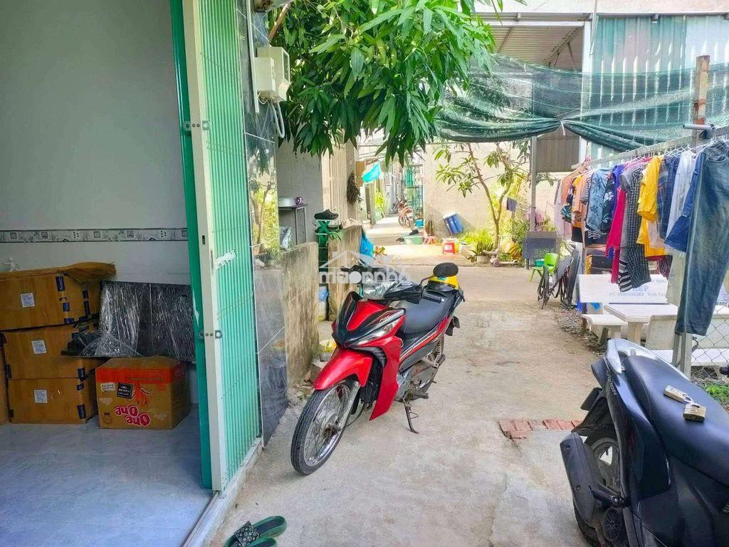 Đang cho thuê cần bán gấp nhà nhỏ ở cầu rạch tôm - 2