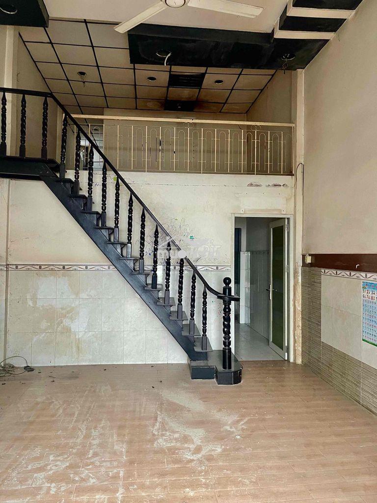 Nhà 60m2 cách tên lửa 200m, sơn sửa nhẹ, vào ở ngay, 2 tàng, 2 pn - 2