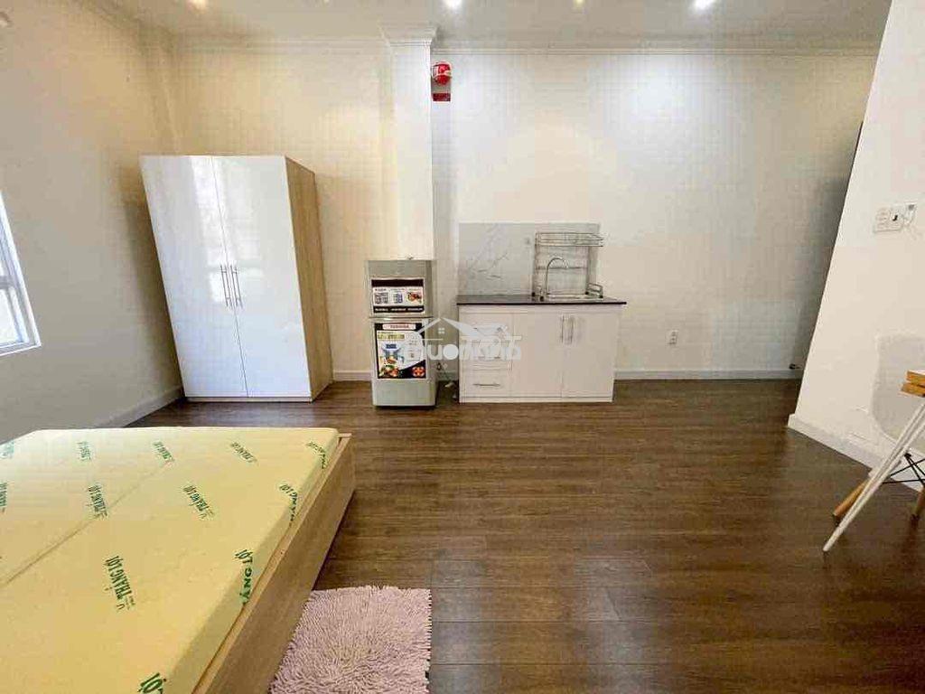 Studio cửa sổ trời cách đại học luật 500m có thể đi bộ qua trường - 4