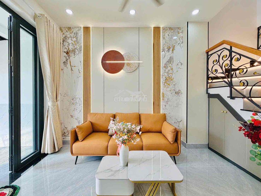 Chị gái cần bán căn nhà có sân để xe máy, hẻm thông quang trung, gv - 2