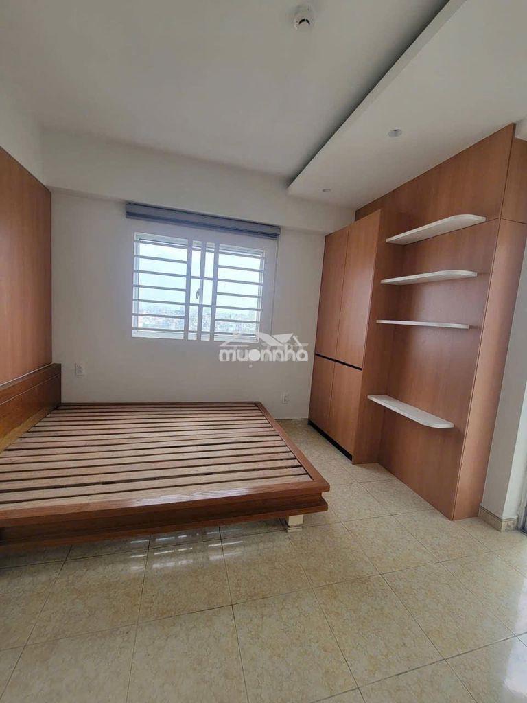 Căn 3 phòng ngủ sẵn nội thất c/c hoa sen- lạc long quân giá 15tr/th