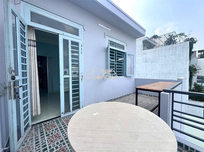 Tôi cần cho thuê phòng ban công và phòng full nội thất 50m2
