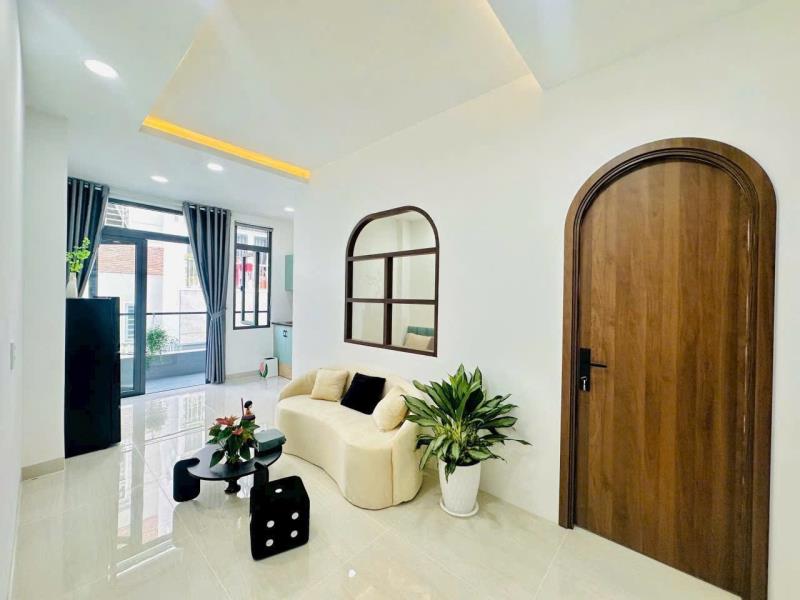 Cho thuê 1pn ban công 40m2 có máy giặt riêng ngay chợ bà chiểu - ngã tư phú nhuận - đại học văn lang