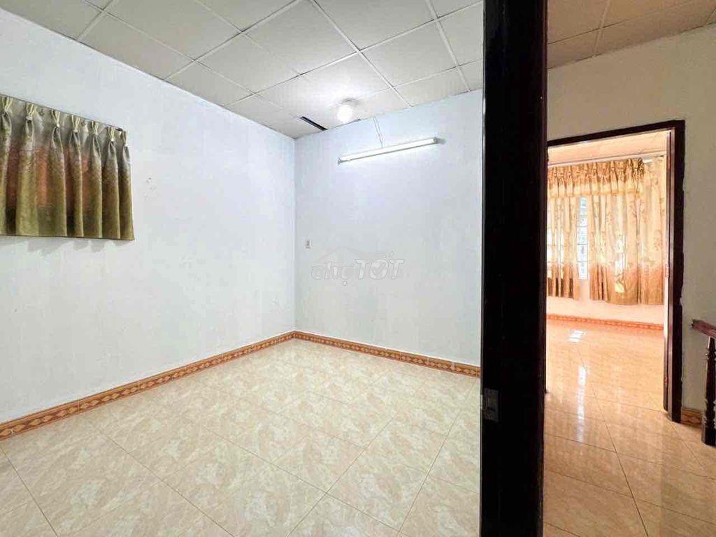 Nhà nguyên căn ngay gần vòng xoay lăng cha cả - gần ga t3 - gần lottle - Ảnh 2