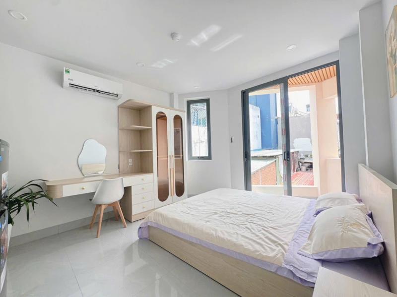 Căn hộ ban công lơne, nhiều cửa sổ, bếp xa giường ở thích quảng đức quận phú nhuận gần uef hutech hiu uth ftu