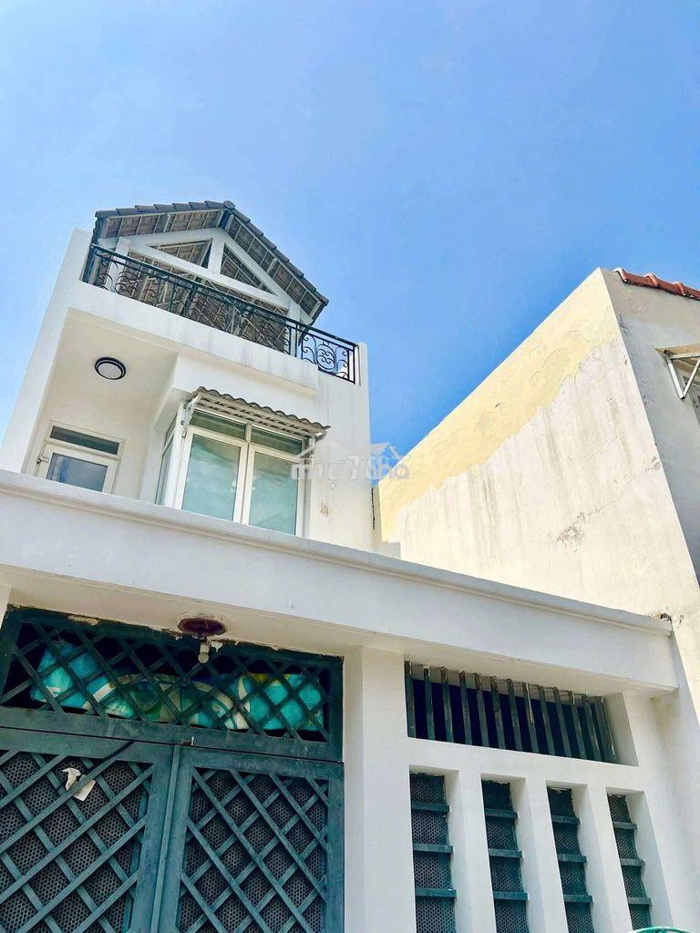 Bán nhà đẹp quận 9, hẻm xe hơi, dt 82.7m2. 2 tầng, rẻ chỉ hơn 4 tỷ
