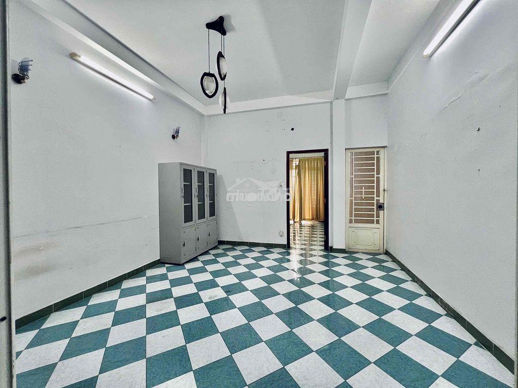 Cho thuê nhà 4pn - hẻm xe hơi - gần etown cộng hoà - Ảnh 4