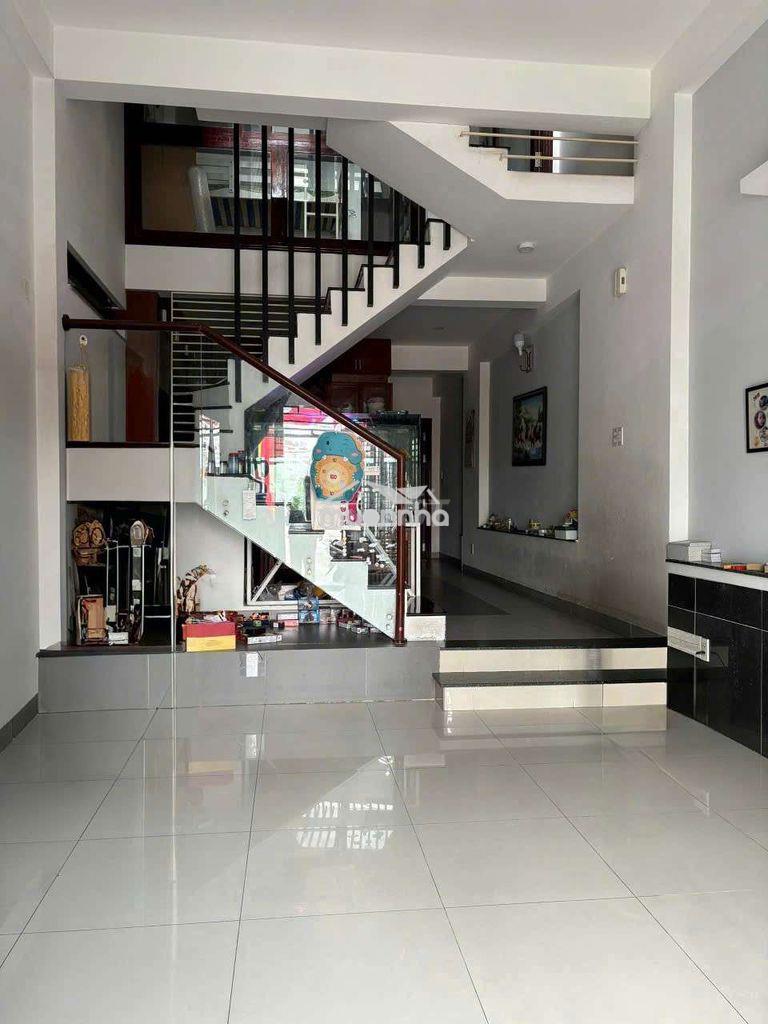 Kdc hồng long 3pn 3wc, đối diện công việc cực thoáng mát, đậu oto