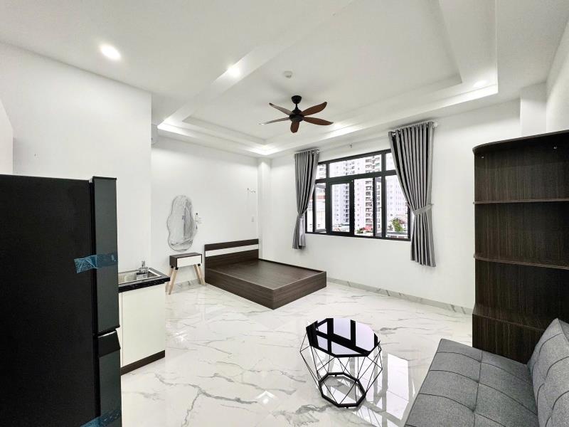 Căn hộ dịch vụ tân phú, full nội thất, cửa sổ trời, ở được 3-4 người, rộng rải, thông thoáng, phù hợp ở nhóm bạn, gia đình, tiện đường sang tân bình, q10, gần các trường đại học văn hiến, công thương