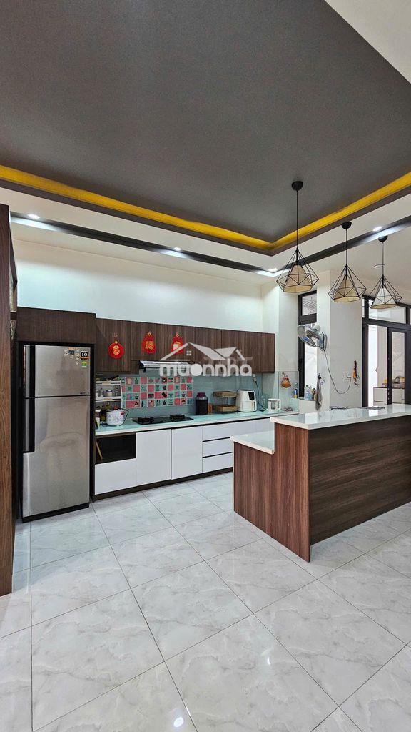 Nhà cho thuê gồm sân ô tô, 3 pn, 2wc - 4