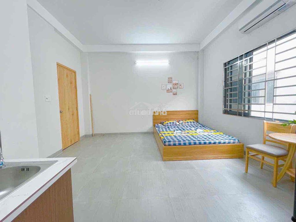 Studio cửa sổ thang máy giáp võ văn kiệt ở được 3-4 người - 4