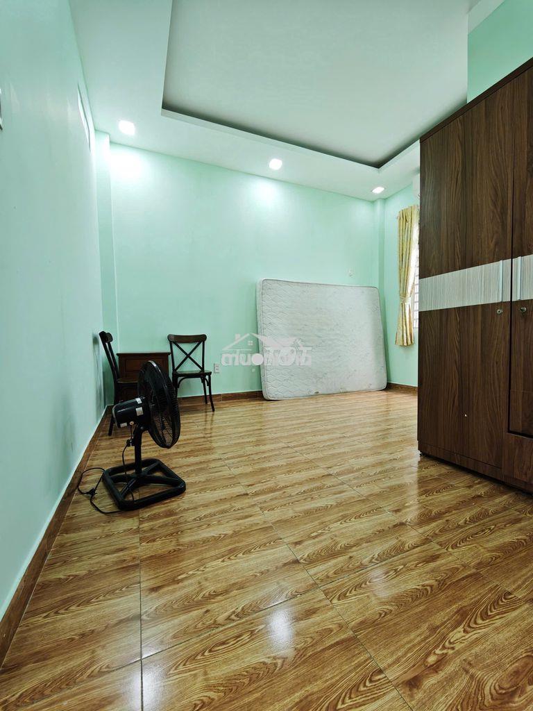 Cho nữ thuê phòng trọ khu vực q1 - 4