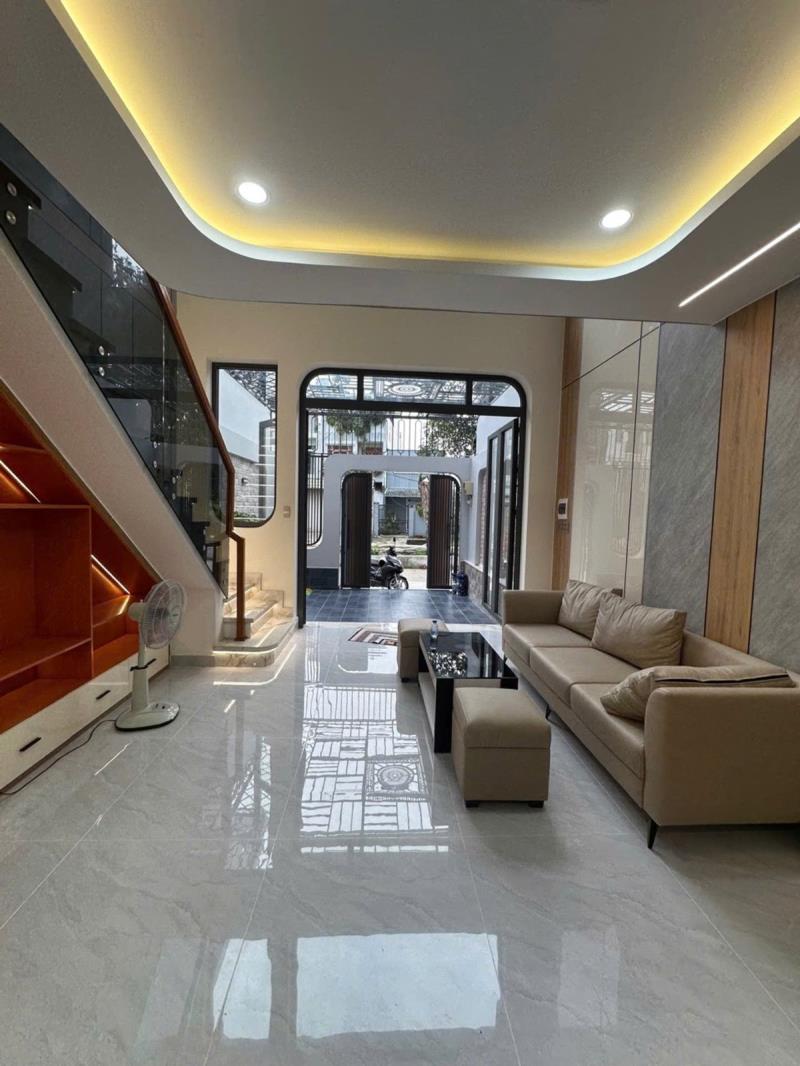 Bán nhà mặt tiền thạnh lộc  72m ngang 5m- 2 tầng - nhà mới nội thất cao cấp - chỉ 5.x tỉ - Ảnh 3