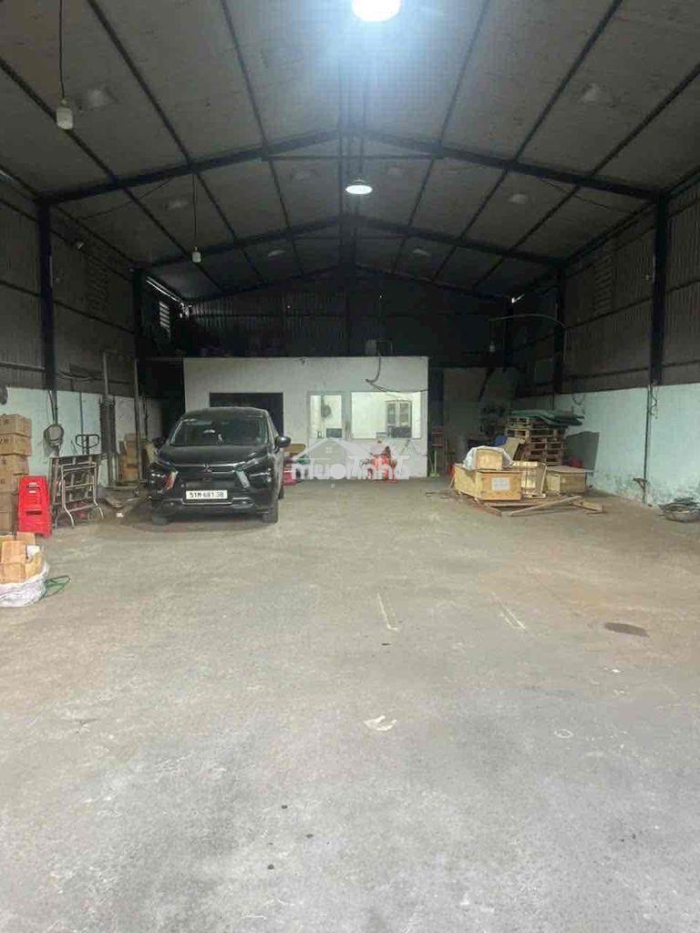 Cho thuê  nhà kho , xưởng dt 200m2 ở kdc vietsing giá 10tr hd lâu dài