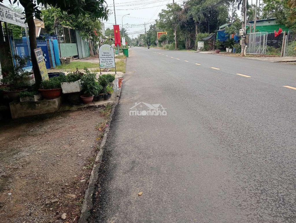Nhà nguyên căn có sân đậu xe hơi - Ảnh 3