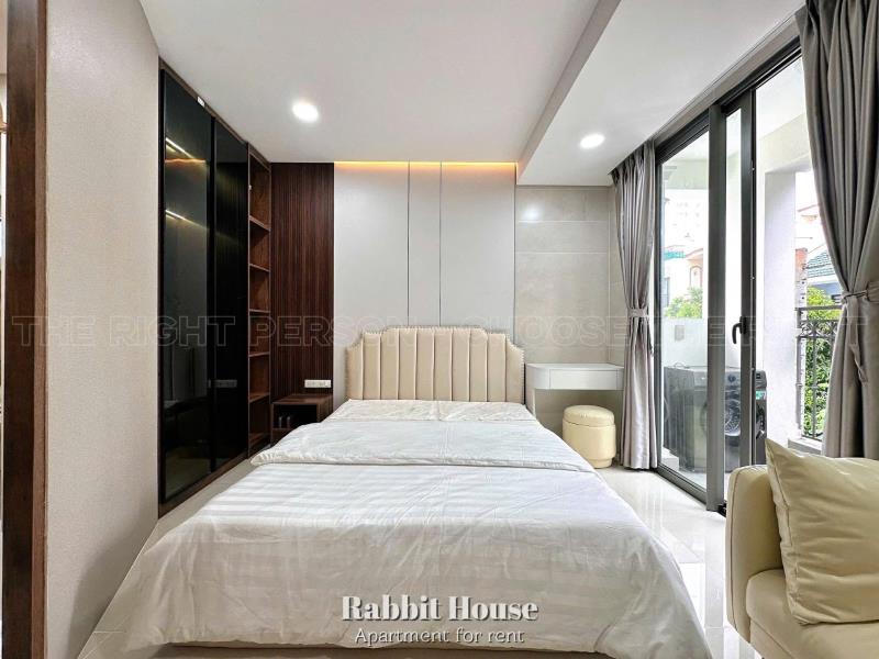 Cho thuê căn hộ ban công full nội thất hiện đại ngay ngã tư hàng xanh tiện đi quận 1 