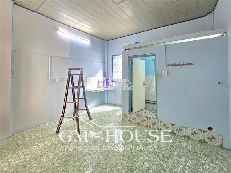 Căn 1pn nhà trống có máy lạnh rộng 40m2 gần khu phan xích long, quận 1