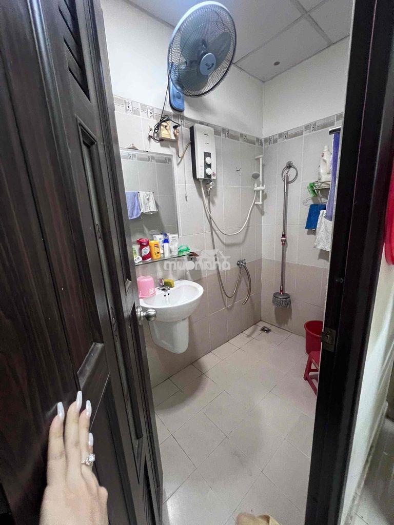 Cần bán căn hộ võ đình  q12 sổ riêng 2 pn 2 wc chỉ 2050 - Ảnh 3