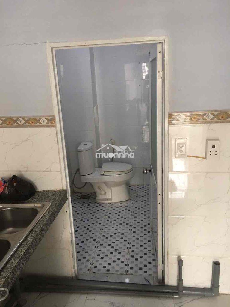 Nhà cho thuê nguyên căn có sân rộng - Ảnh 2