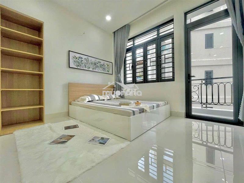 Ban công 38m full nội thất phan xích long giáp quận 1